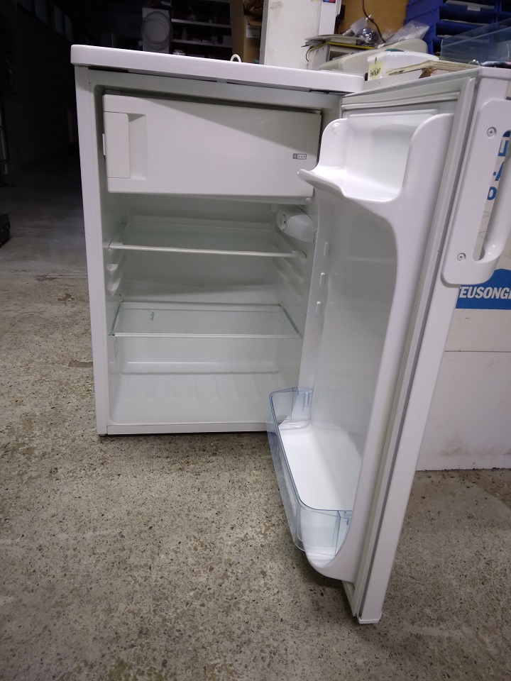 Jääkaapit, pakastimet, pieni Electrolux jääkaappi