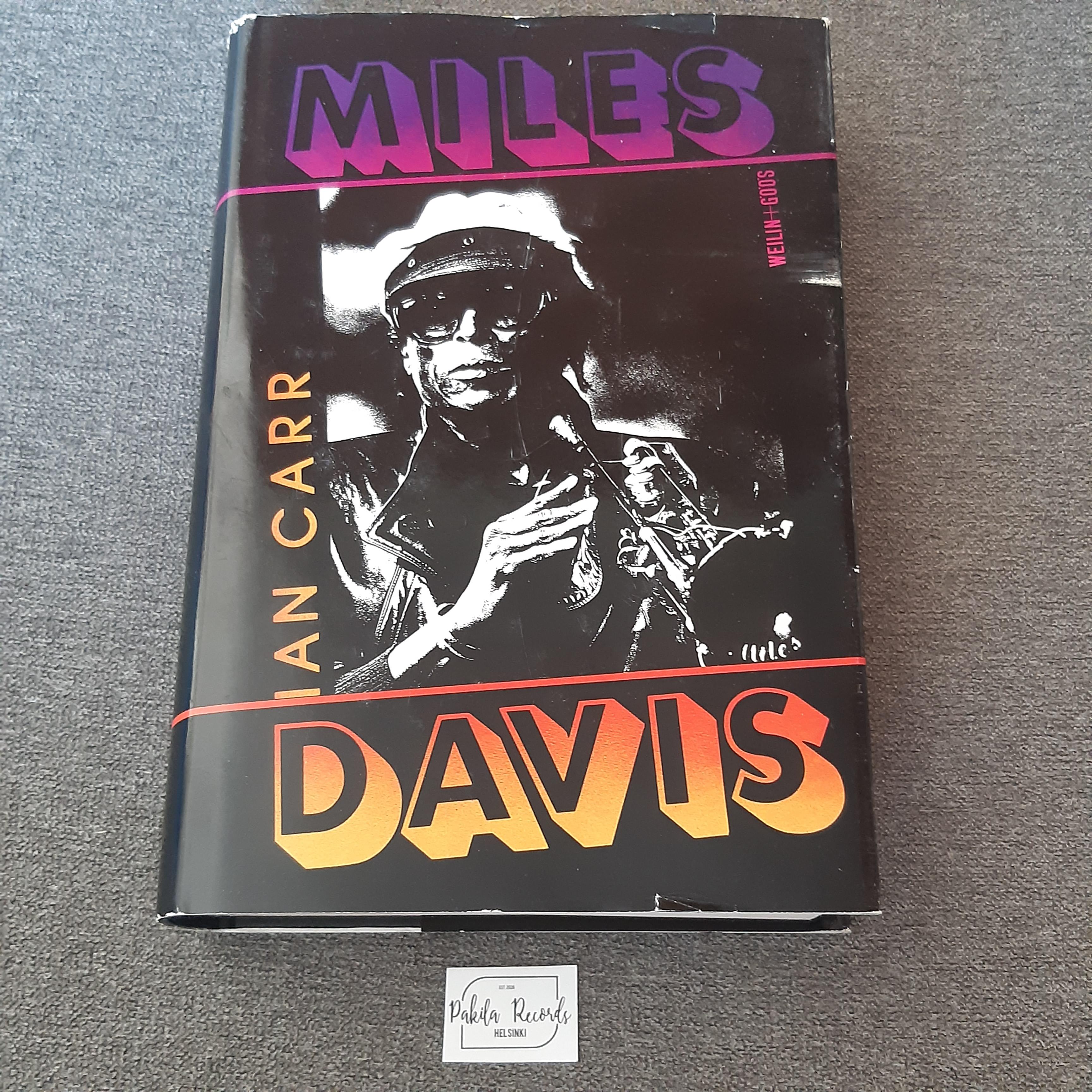 Miles Davis - Ian Carr - Kirja (käytetty)