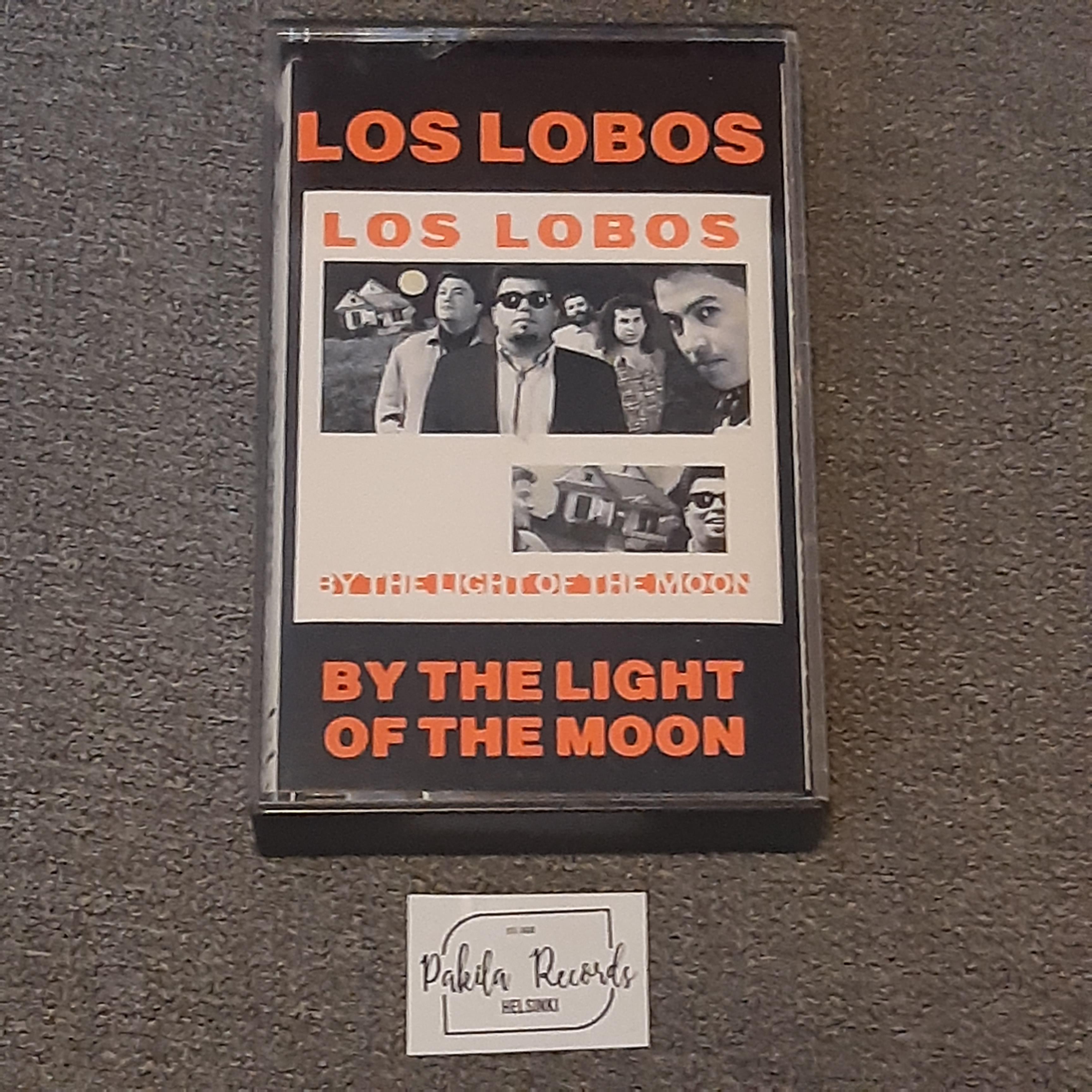 Los Lobos - By The Light Of The Moon - Kasetti (käytetty)