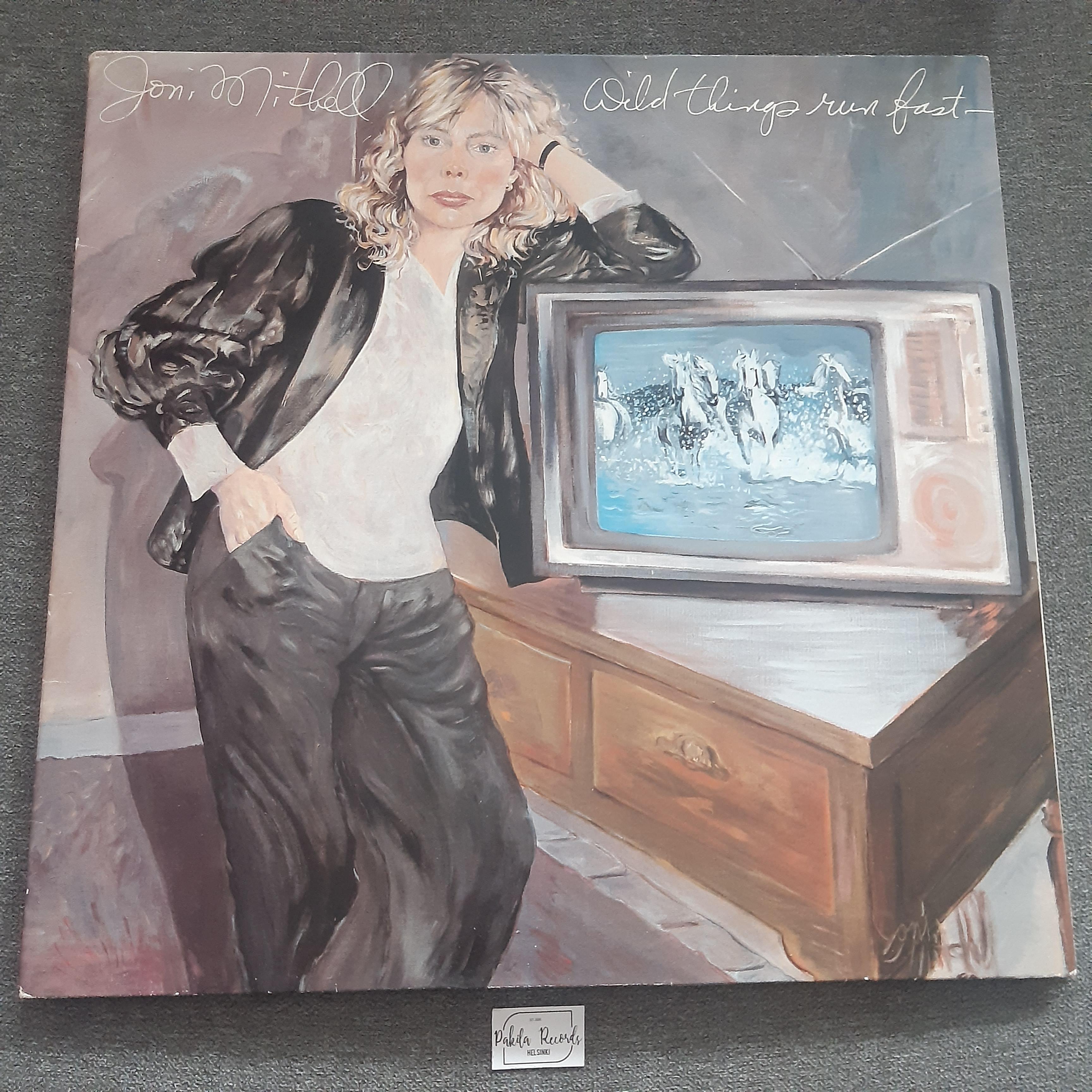 Joni Mitchell - Wild Things Run Fast - LP (käytetty)