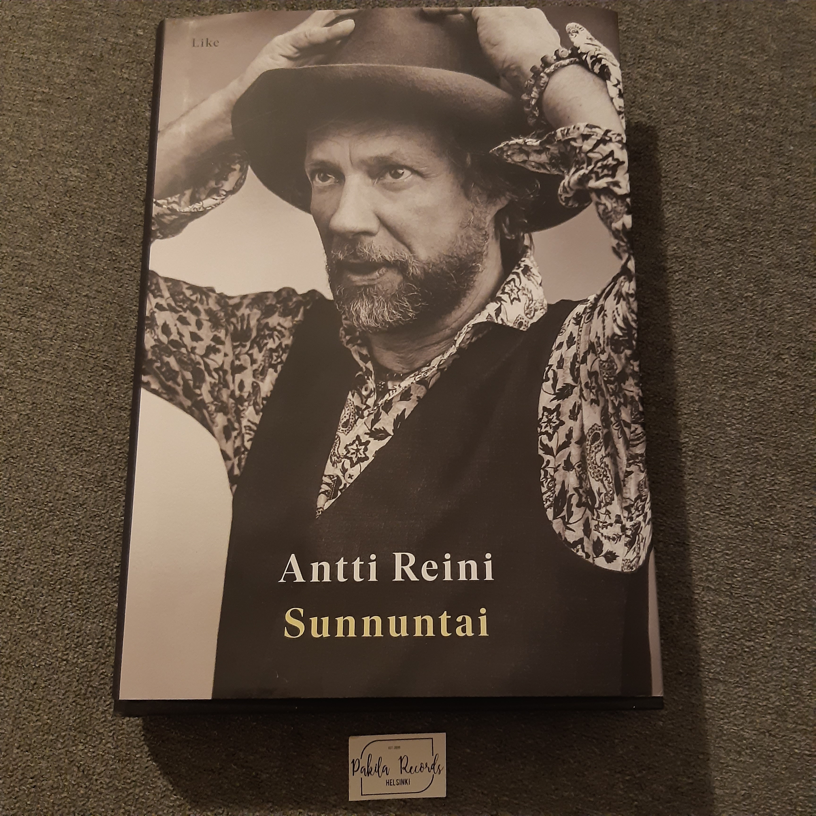 Sunnuntai - Antti Reini - Kirja (käytetty)