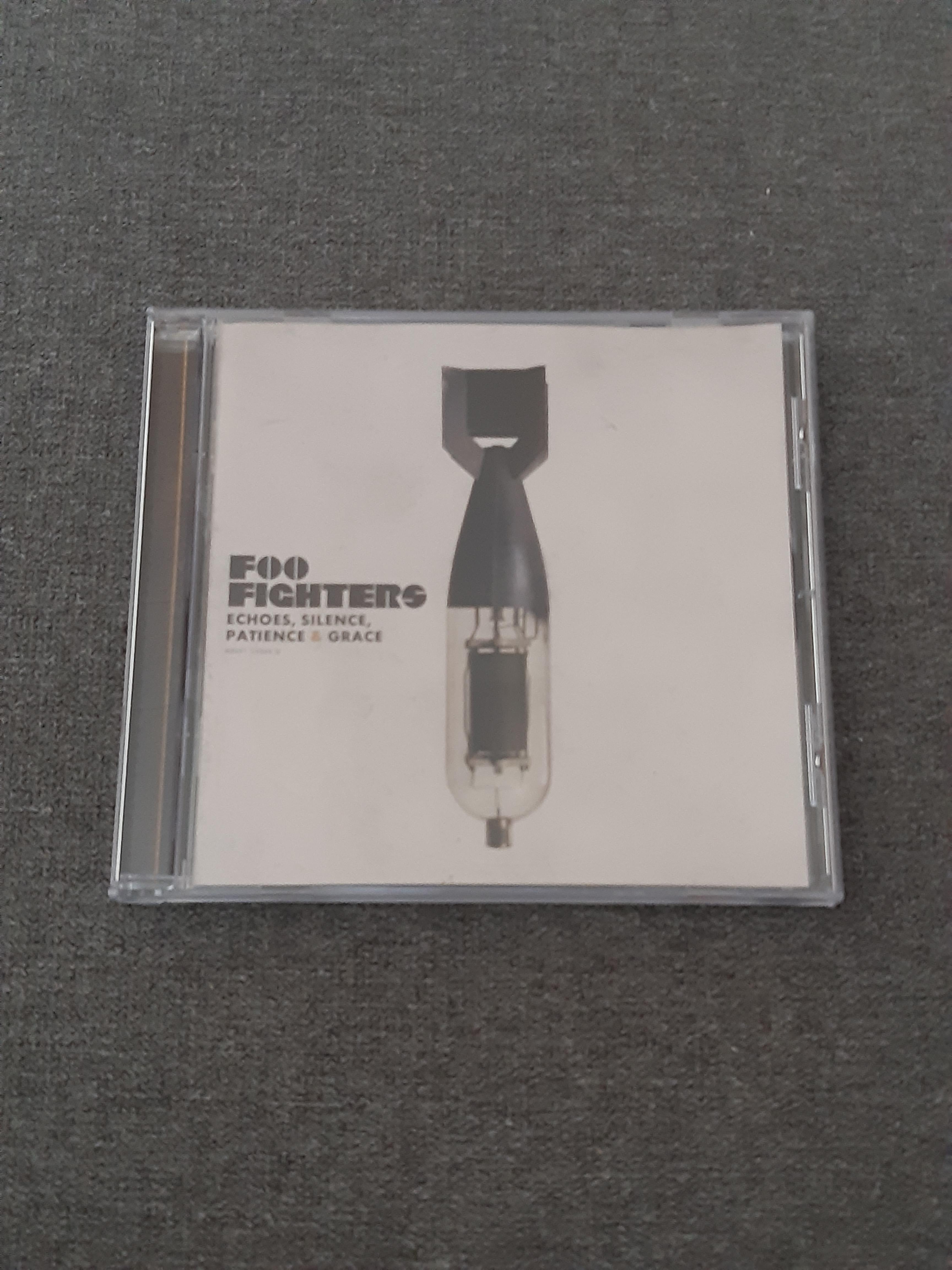 Foo Fighters - Echoes, Silence, Patience & Grace - CD (käytetty)