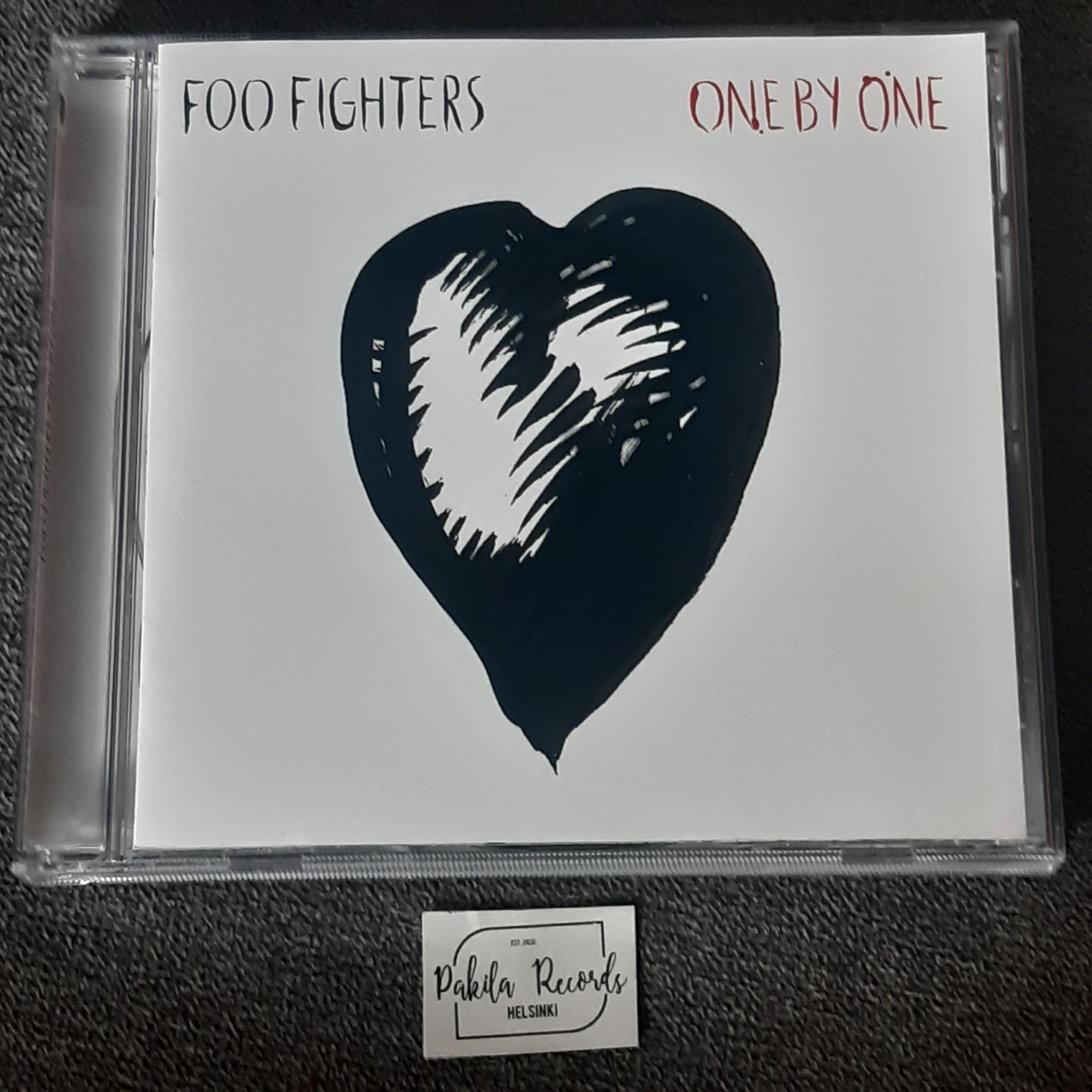 Foo Fighters- One By One - CD (käytetty)