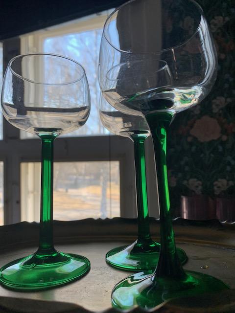 Värikäs viinilasi, made in France