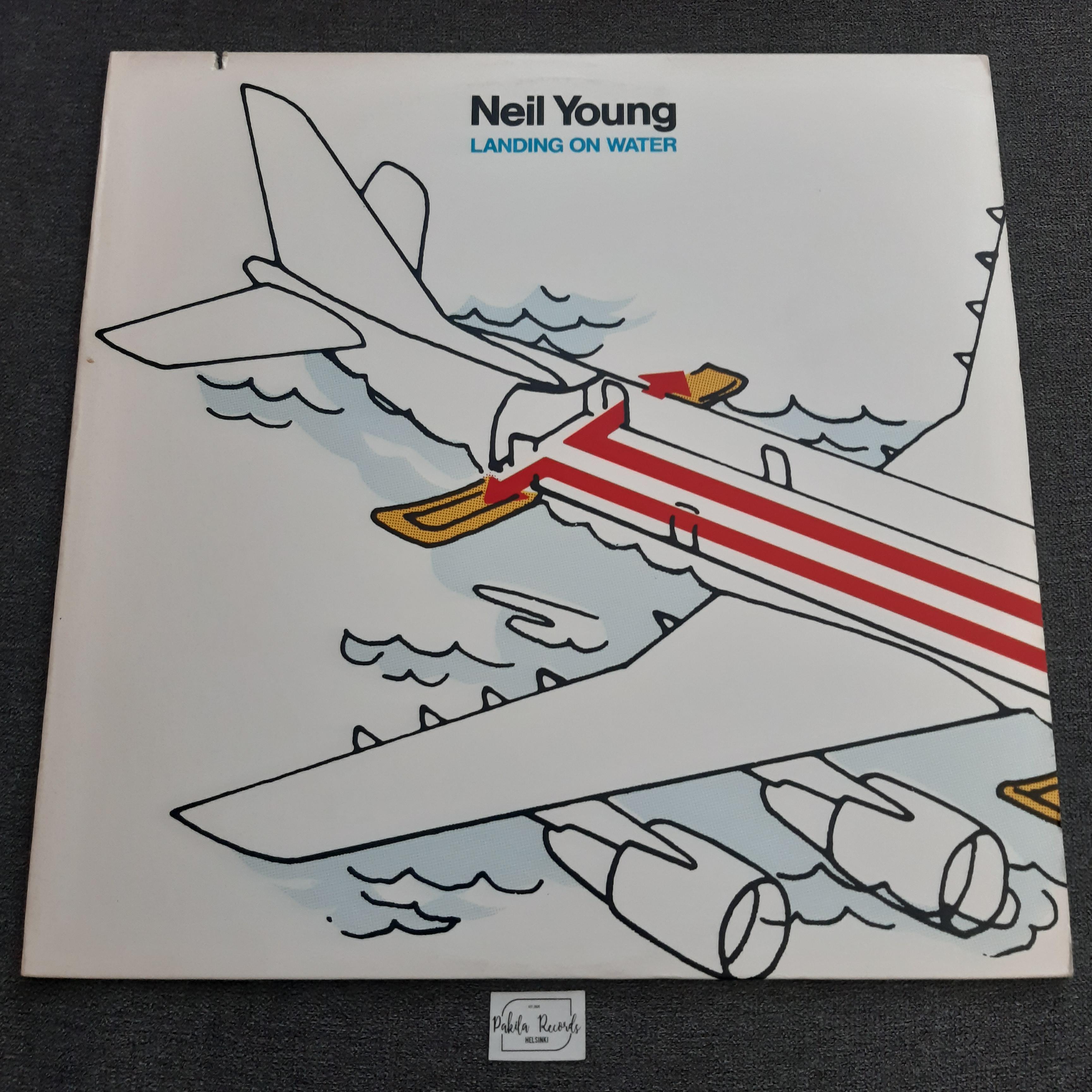 Neul Young - Landing On Water - LP (käytetty)
