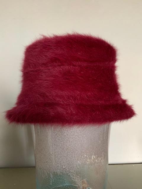Punainen bucket hat