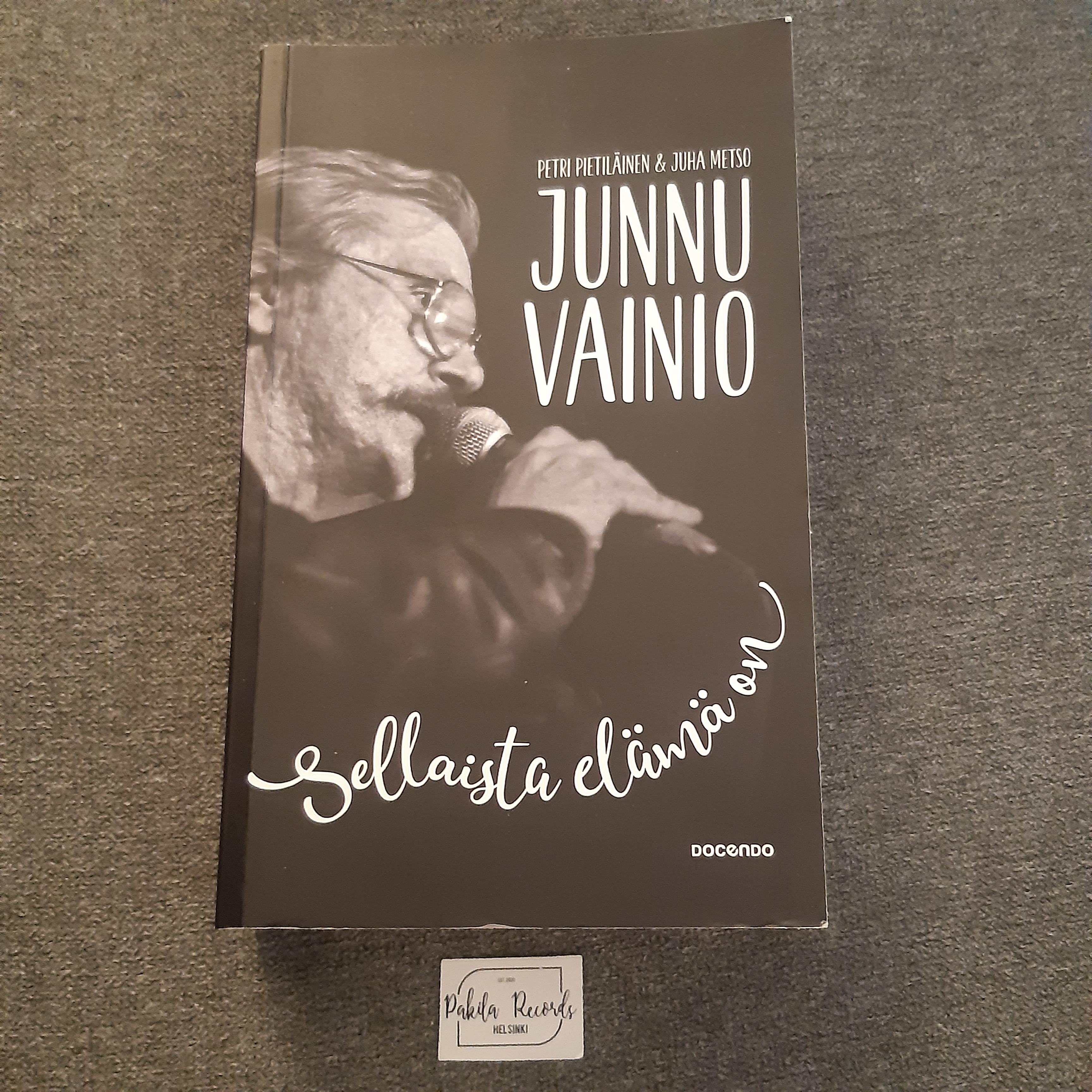 Junnu Vainio, Sellaista elämä on - Petri Pietiläinen & Juha Metso - Kirja (käytetty)