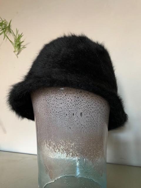 Musta ysäri bucket hat